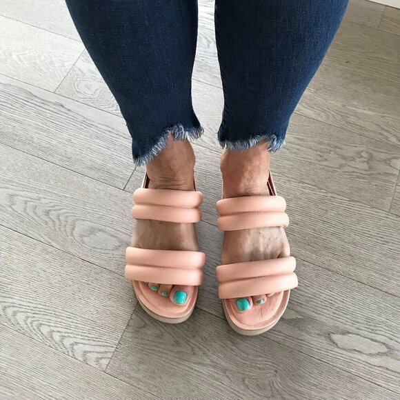 UGG's KOOLABURRA Anida Sandal in Almost Apricot with Tan platform & soles US8 - Picture 4 of 16